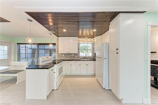 2709 SE 17th AVE, Cape Coral, FL 33904