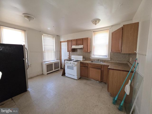5828 W GIRARD AVE, Philadelphia, PA 19131