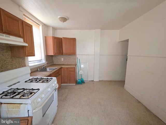 5828 W GIRARD AVE, Philadelphia, PA 19131