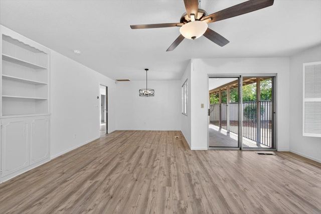 1820 Rockford Ave, Modesto, CA 95355