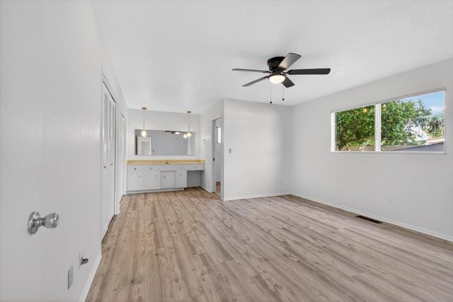 1820 Rockford Ave, Modesto, CA 95355