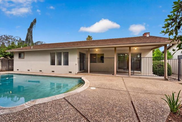 1820 Rockford Ave, Modesto, CA 95355