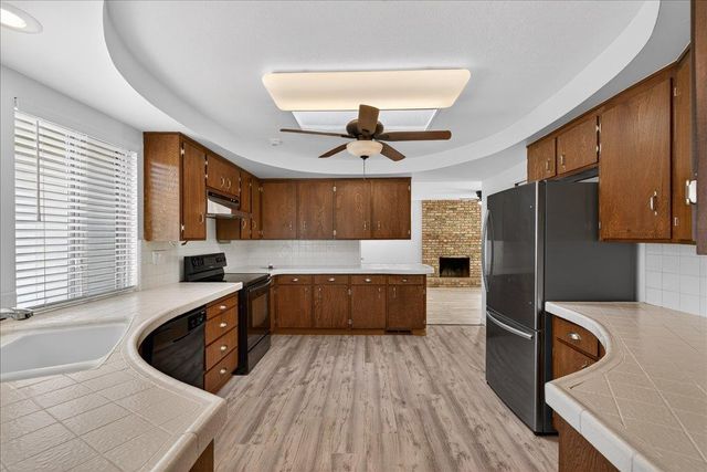 1820 Rockford Ave, Modesto, CA 95355