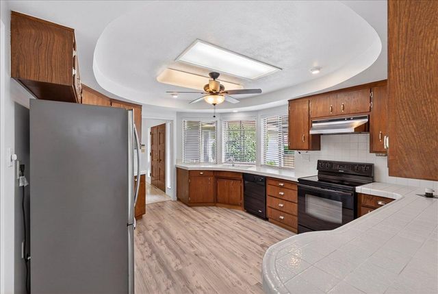 1820 Rockford Ave, Modesto, CA 95355