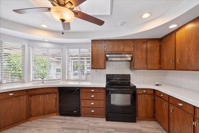 1820 Rockford Ave, Modesto, CA 95355