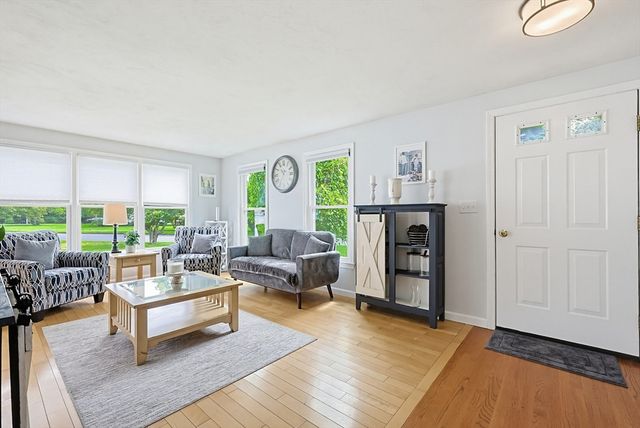 22 Diane Dr, Medway, MA 02053