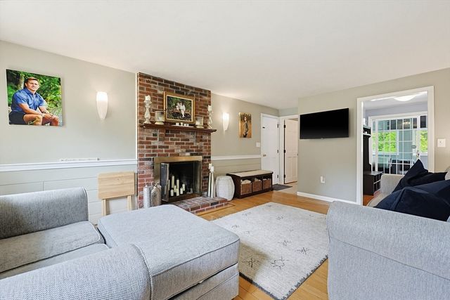 22 Diane Dr, Medway, MA 02053