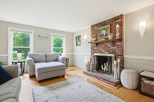 22 Diane Dr, Medway, MA 02053