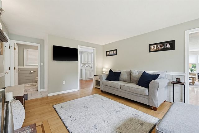 22 Diane Dr, Medway, MA 02053