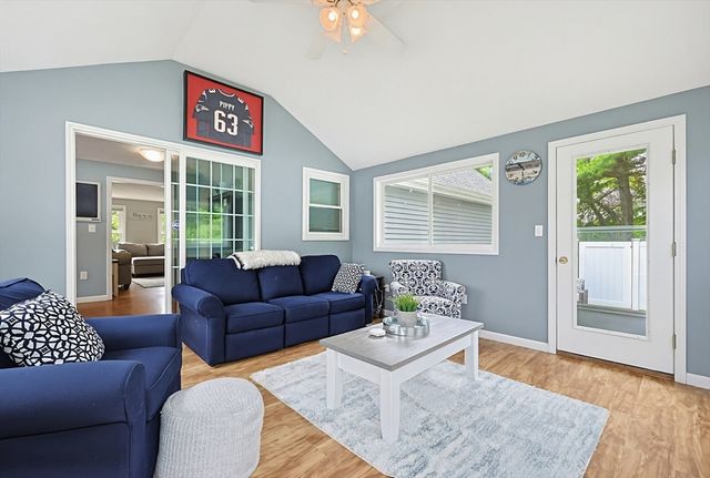 22 Diane Dr, Medway, MA 02053