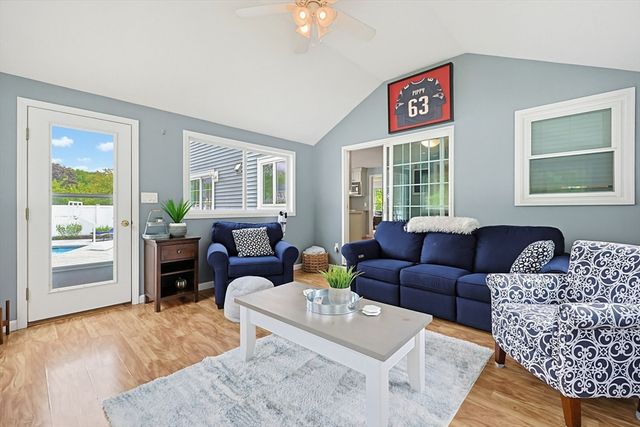 22 Diane Dr, Medway, MA 02053
