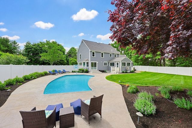 22 Diane Dr, Medway, MA 02053