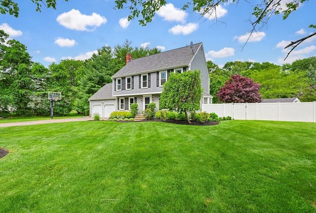 22 Diane Dr, Medway, MA 02053