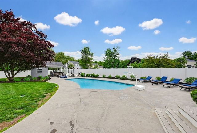 22 Diane Dr, Medway, MA 02053
