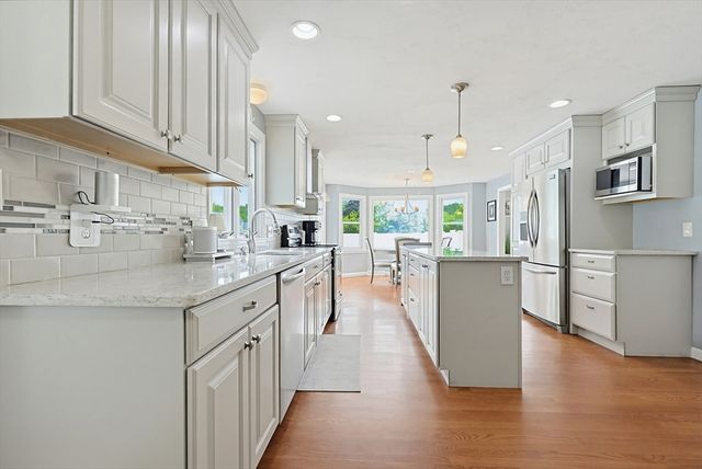 22 Diane Dr, Medway, MA 02053