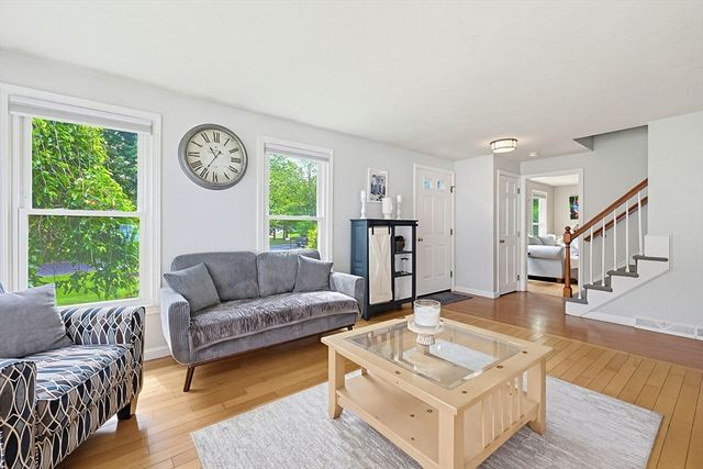 22 Diane Dr, Medway, MA 02053