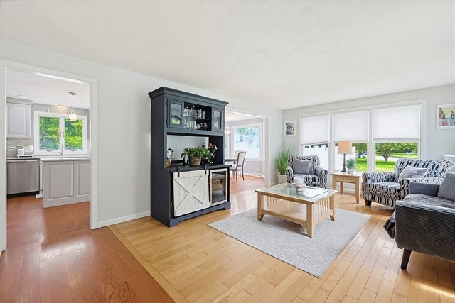 22 Diane Dr, Medway, MA 02053