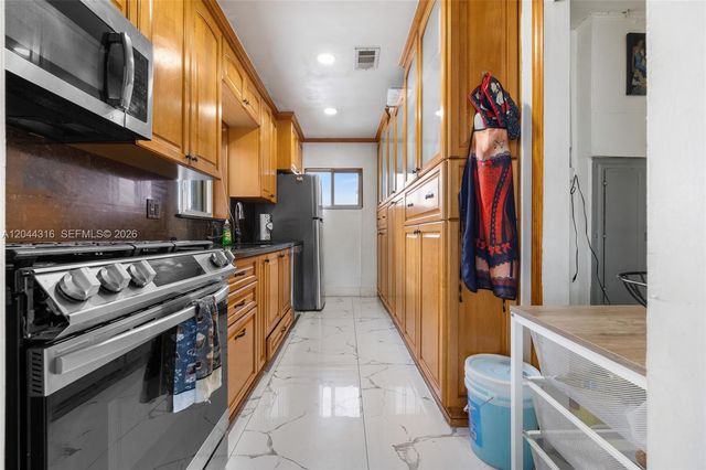 8330 SW 25th St, Miami, FL 33155