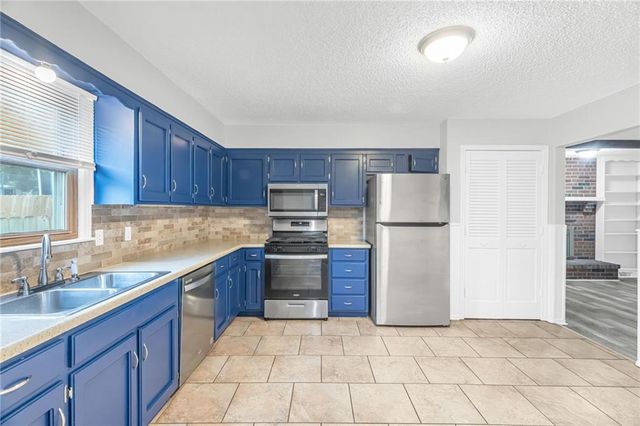 18903 E 19th Terrace, Independence, MO 64058