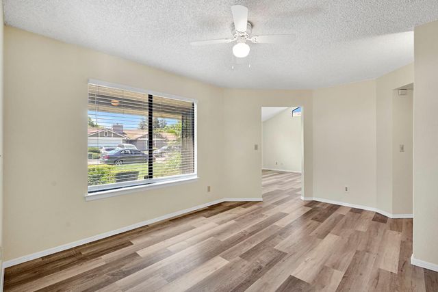 5110 W Kadota Avenue, Fresno, CA 93722