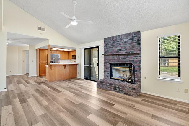 5110 W Kadota Avenue, Fresno, CA 93722
