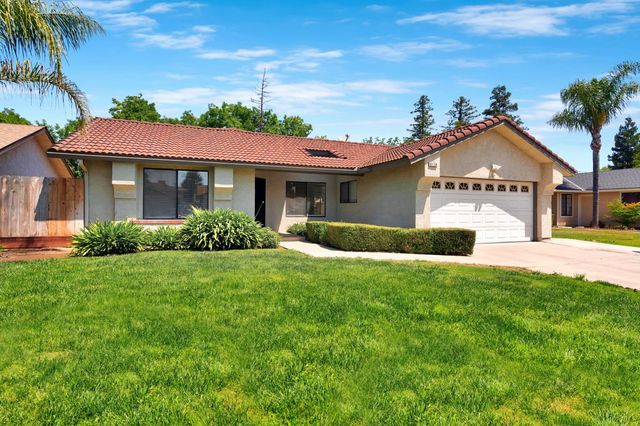 5110 W Kadota Avenue, Fresno, CA 93722