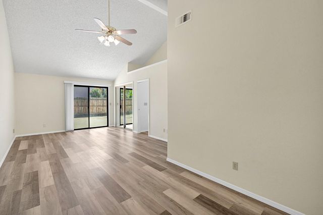 5110 W Kadota Avenue, Fresno, CA 93722