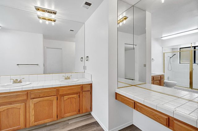 5110 W Kadota Avenue, Fresno, CA 93722