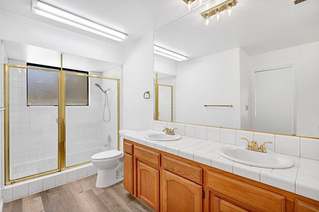 5110 W Kadota Avenue, Fresno, CA 93722