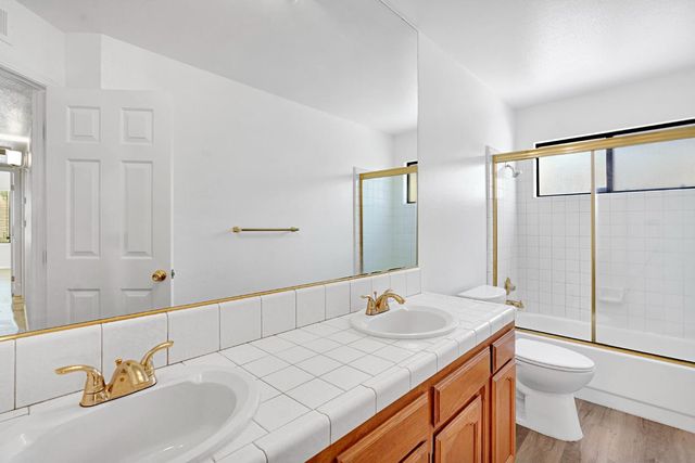 5110 W Kadota Avenue, Fresno, CA 93722