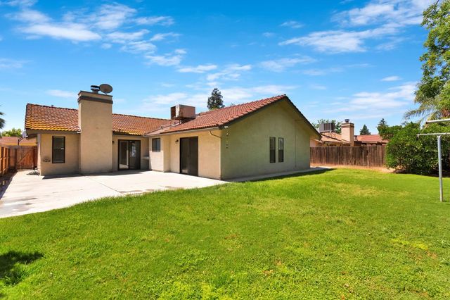 5110 W Kadota Avenue, Fresno, CA 93722