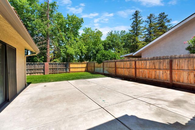 5110 W Kadota Avenue, Fresno, CA 93722