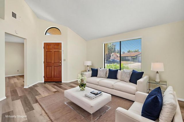 5110 W Kadota Avenue, Fresno, CA 93722