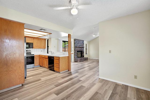 5110 W Kadota Avenue, Fresno, CA 93722