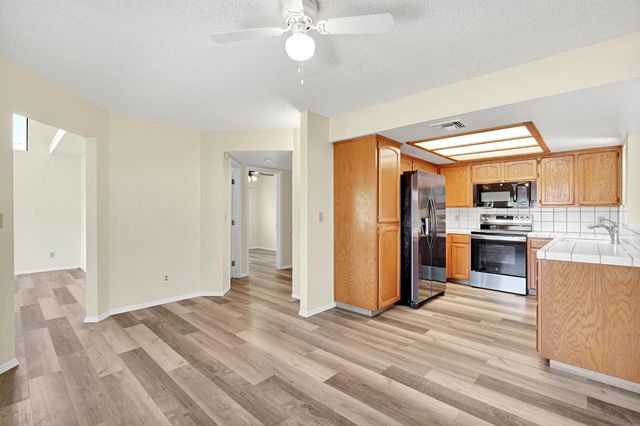5110 W Kadota Avenue, Fresno, CA 93722