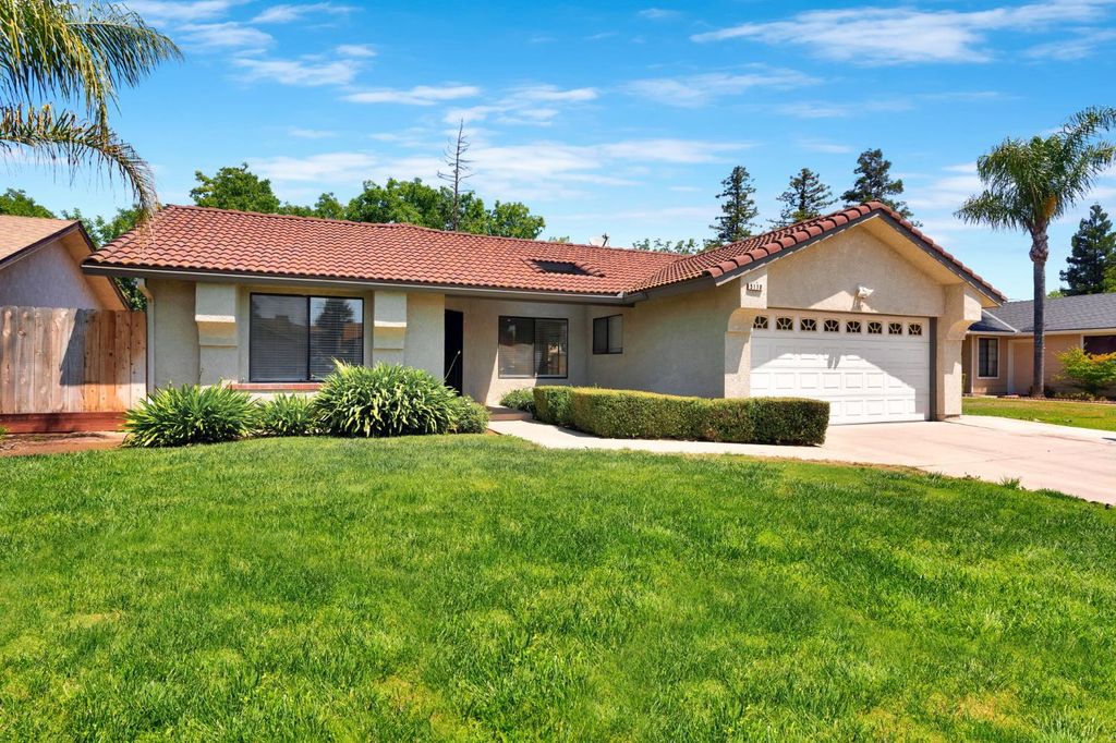 Image 2 of property listing at 5110 W Kadota Avenue, Fresno, CA 93722
