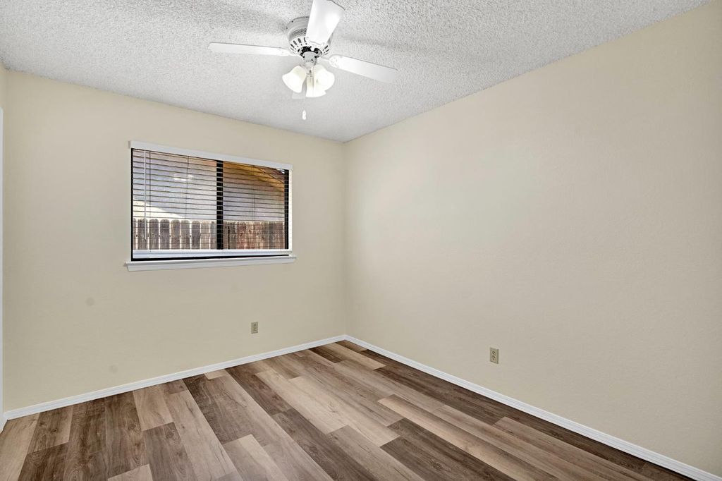 Image 20 of property listing at 5110 W Kadota Avenue, Fresno, CA 93722