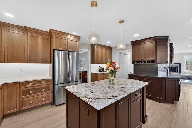 711 Waters Edge ROAD, Racine, WI 53402
