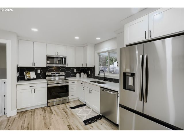 425 Ne 143RD Ave, Portland, OR 97230