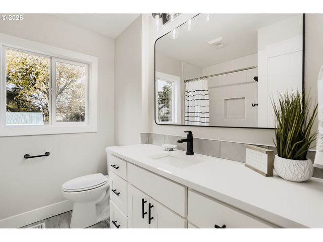 425 Ne 143RD Ave, Portland, OR 97230