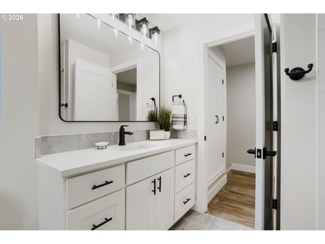 425 Ne 143RD Ave, Portland, OR 97230