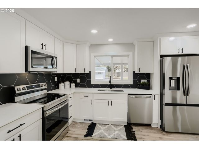 425 Ne 143RD Ave, Portland, OR 97230