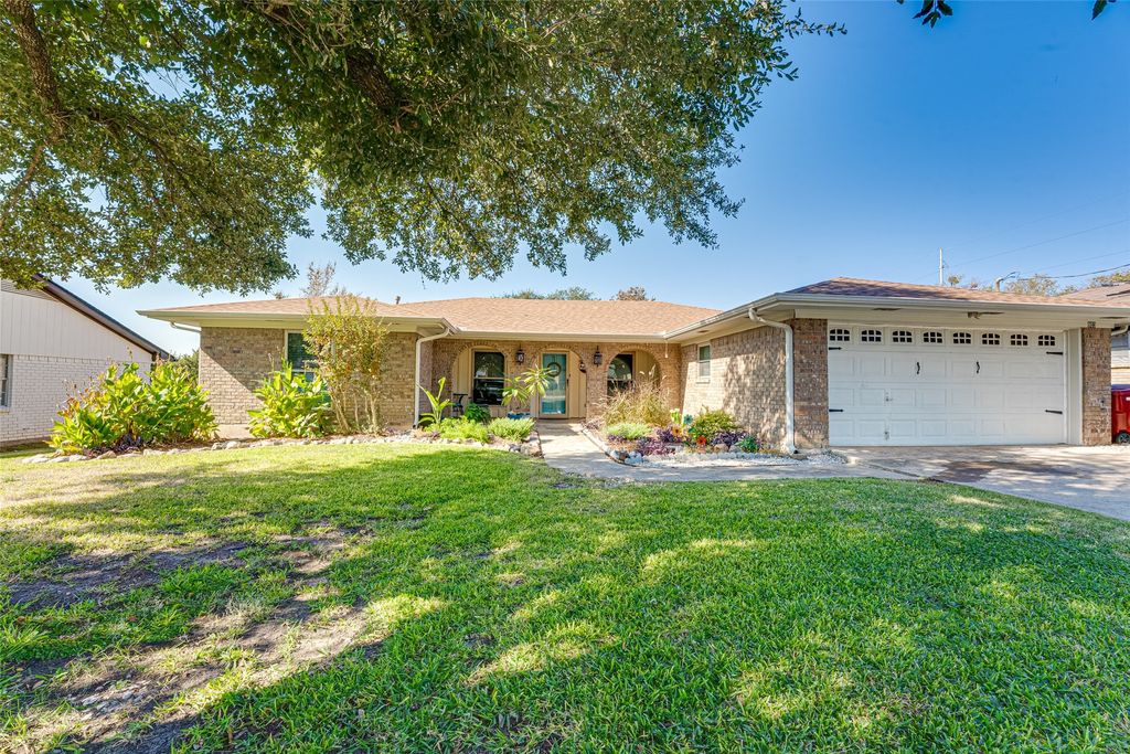 903 Walnut Street, Royse City, TX 75189