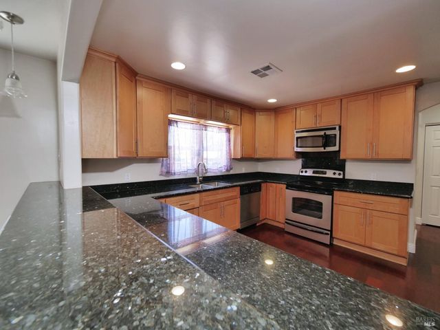 1125 E 5th St, Benicia, CA 94510