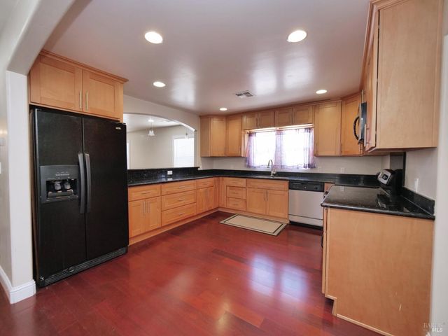 1125 E 5th St, Benicia, CA 94510