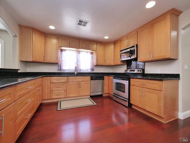 1125 E 5th St, Benicia, CA 94510
