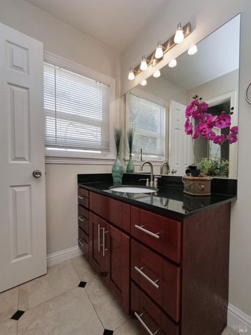 1125 E 5th St, Benicia, CA 94510