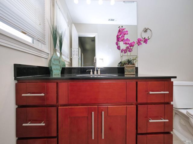 1125 E 5th St, Benicia, CA 94510