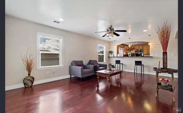 1125 E 5th St, Benicia, CA 94510