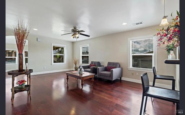 1125 E 5th St, Benicia, CA 94510